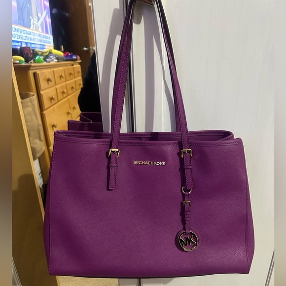 Michael Kors Jet Set medium Hand Bag - Picture 5 of 6